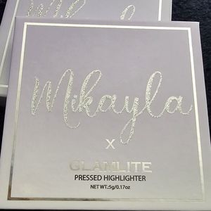Mikayla x Glamlite Highlighter